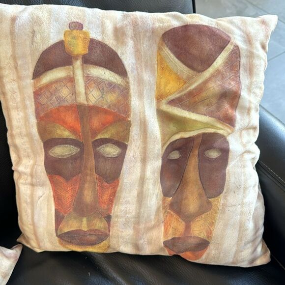 Tribal faces print throw pillows - Picture 2 of 5